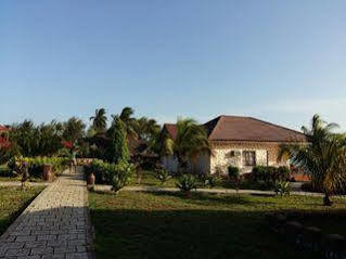 Swahili Villa Coco 2Br Apartment 700M To Beach Mombasa Zewnętrze zdjęcie